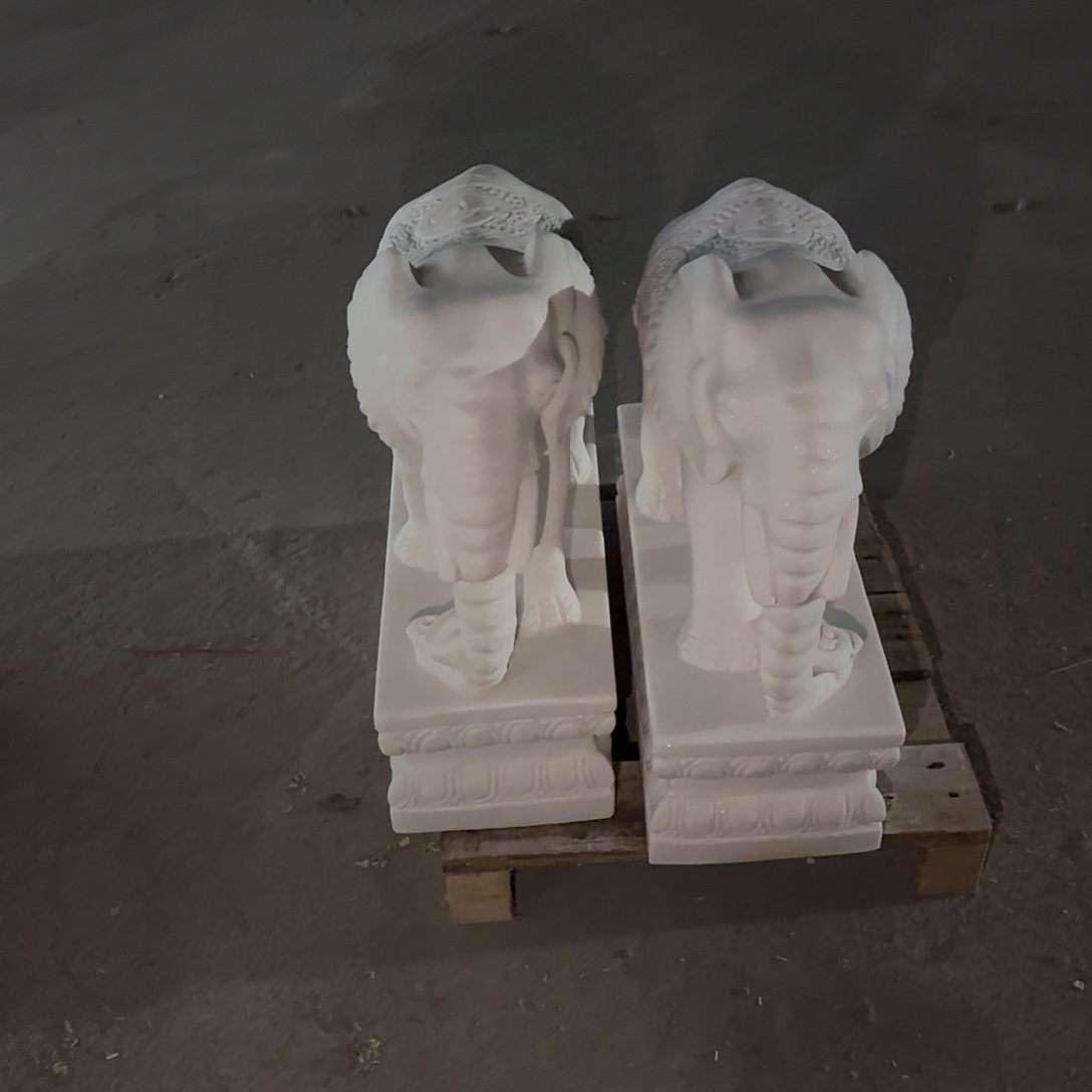 广西石汉白玉大象高40长40，宽18