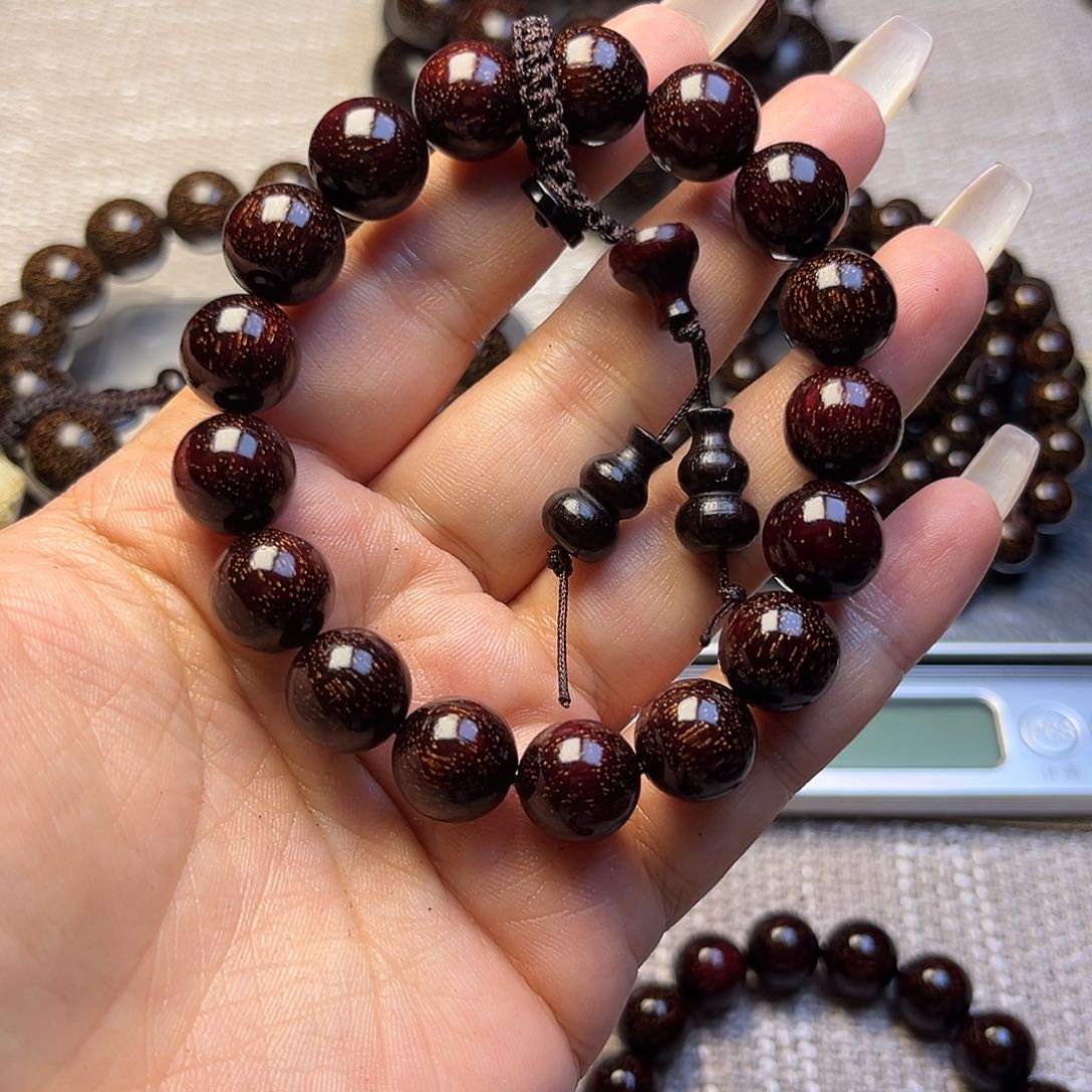 遇***。檀香紫檀（小叶紫檀）1.2 17颗满星 加配饰