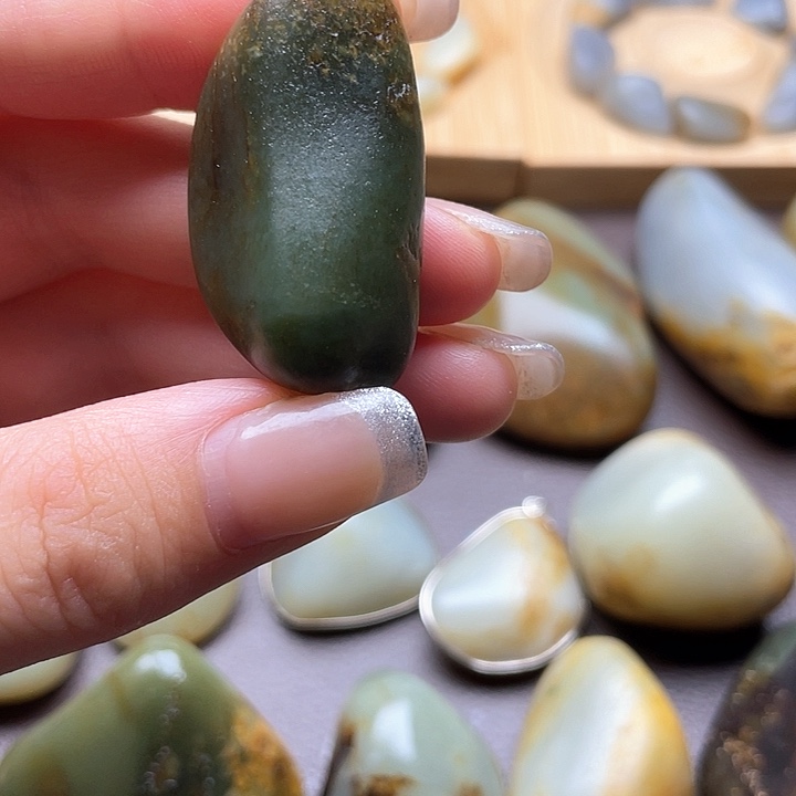 和田玉未镶嵌颈饰2