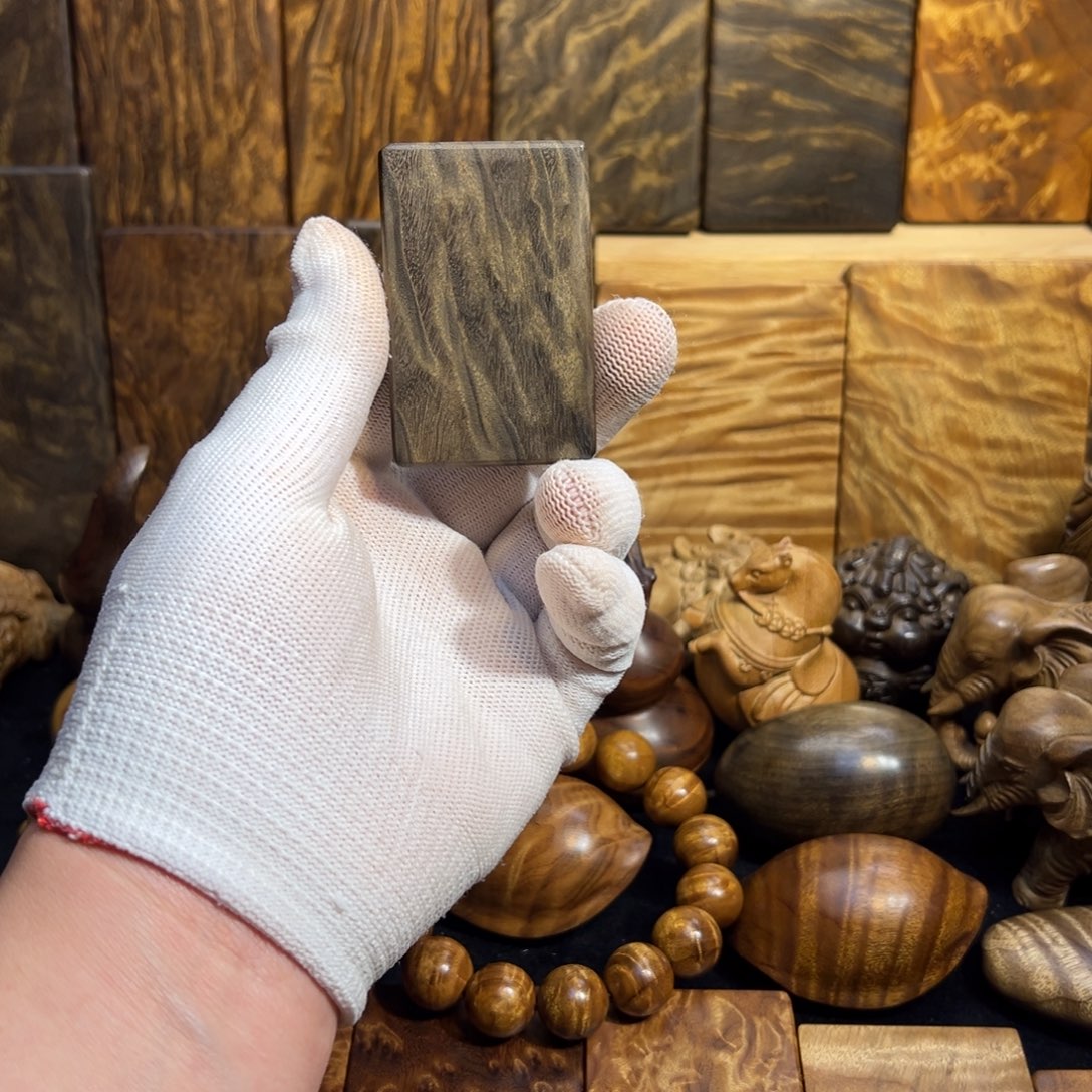 鹏***少金丝楠阴沉木无事牌