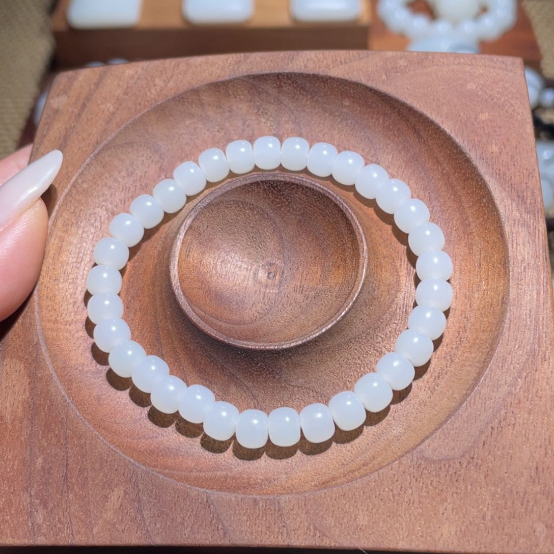 未镶嵌手链和田玉卡6