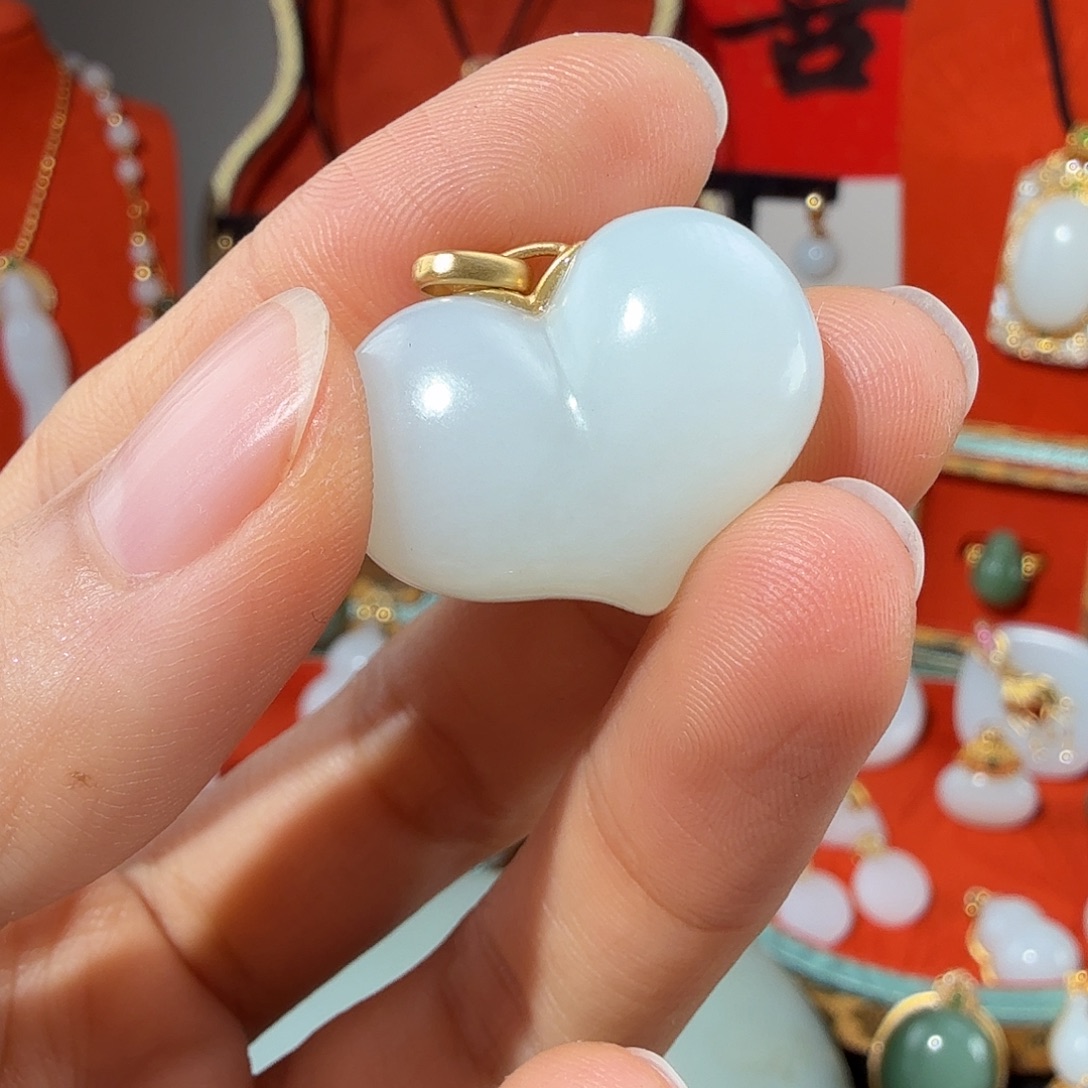 和田玉18K金镶嵌颈饰
