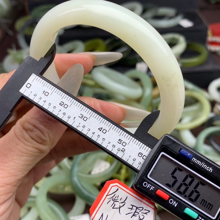 蛇纹石玉手镯未镶嵌628