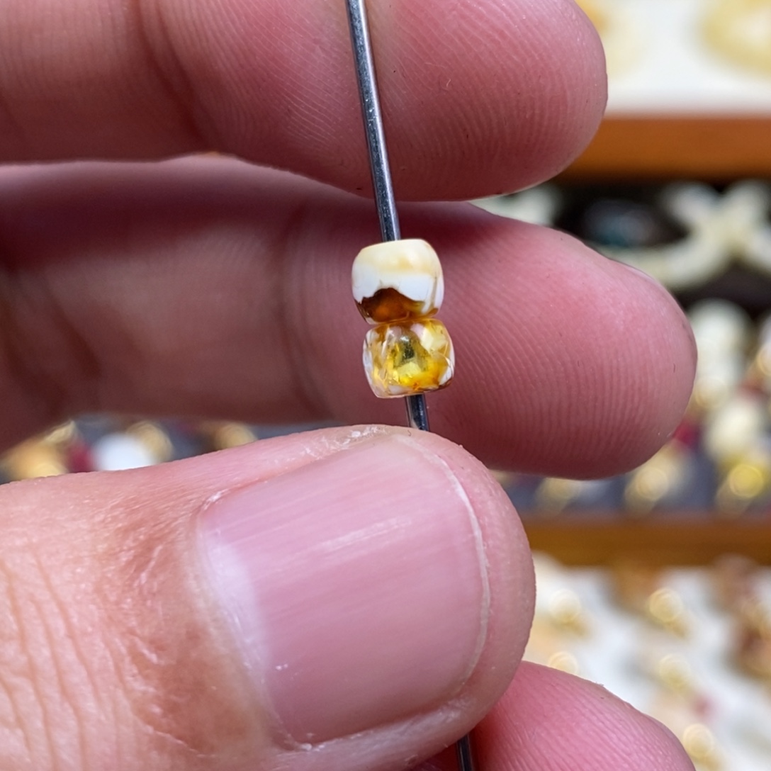 喻***程蜜蜡未镶嵌裸石配饰尺寸5.2