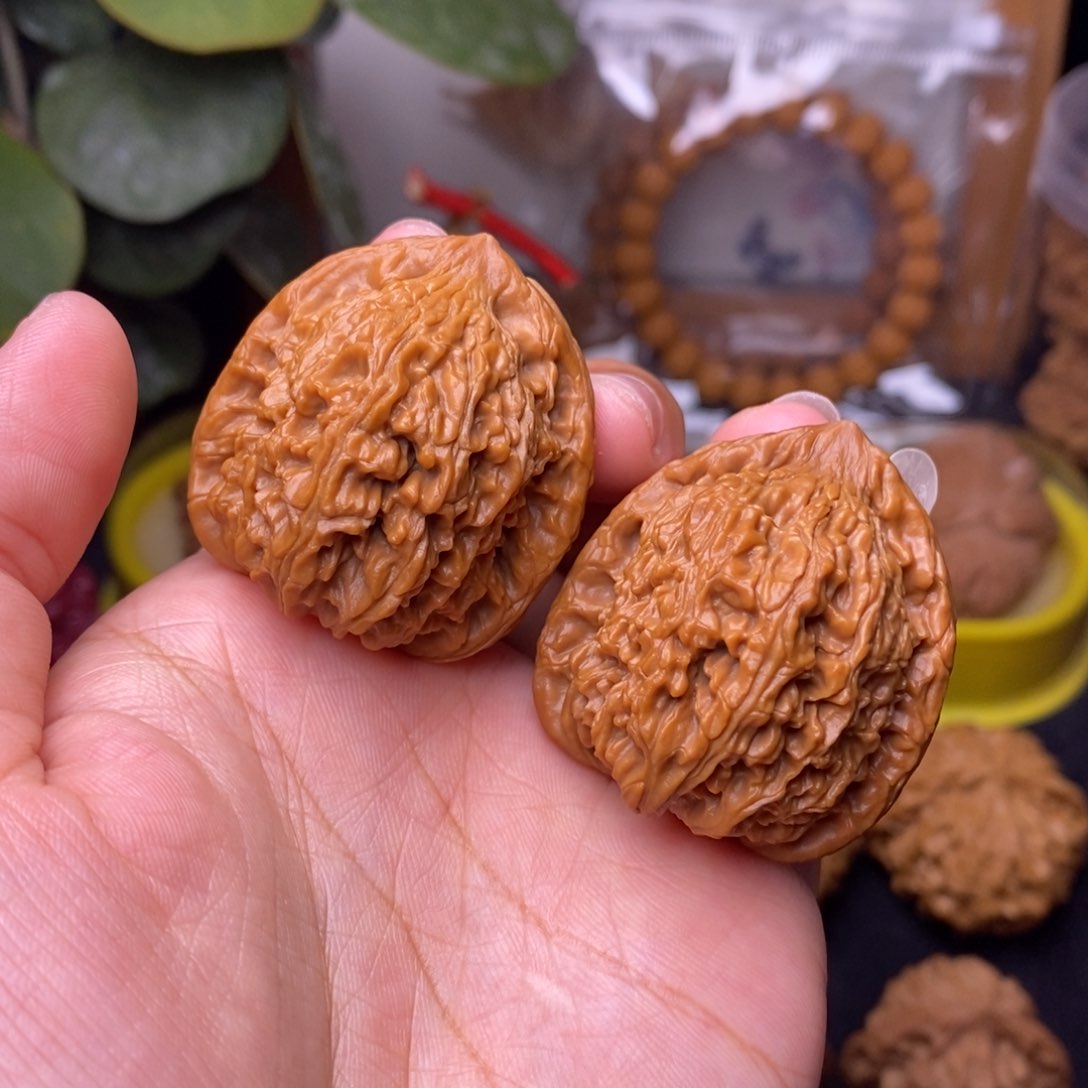 文玩核桃把件36红狮子