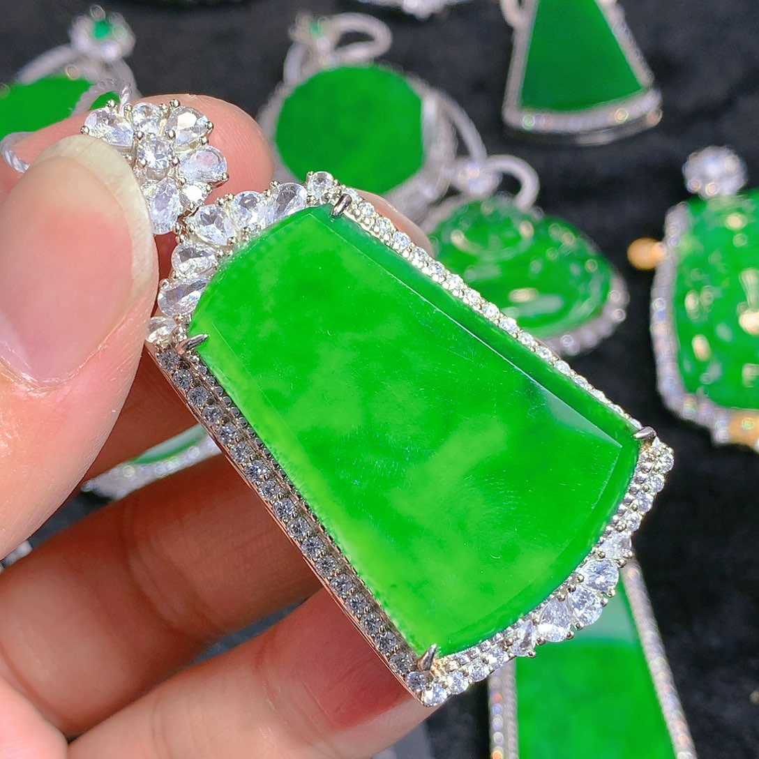 翡翠颈饰银S925镶嵌吊坠