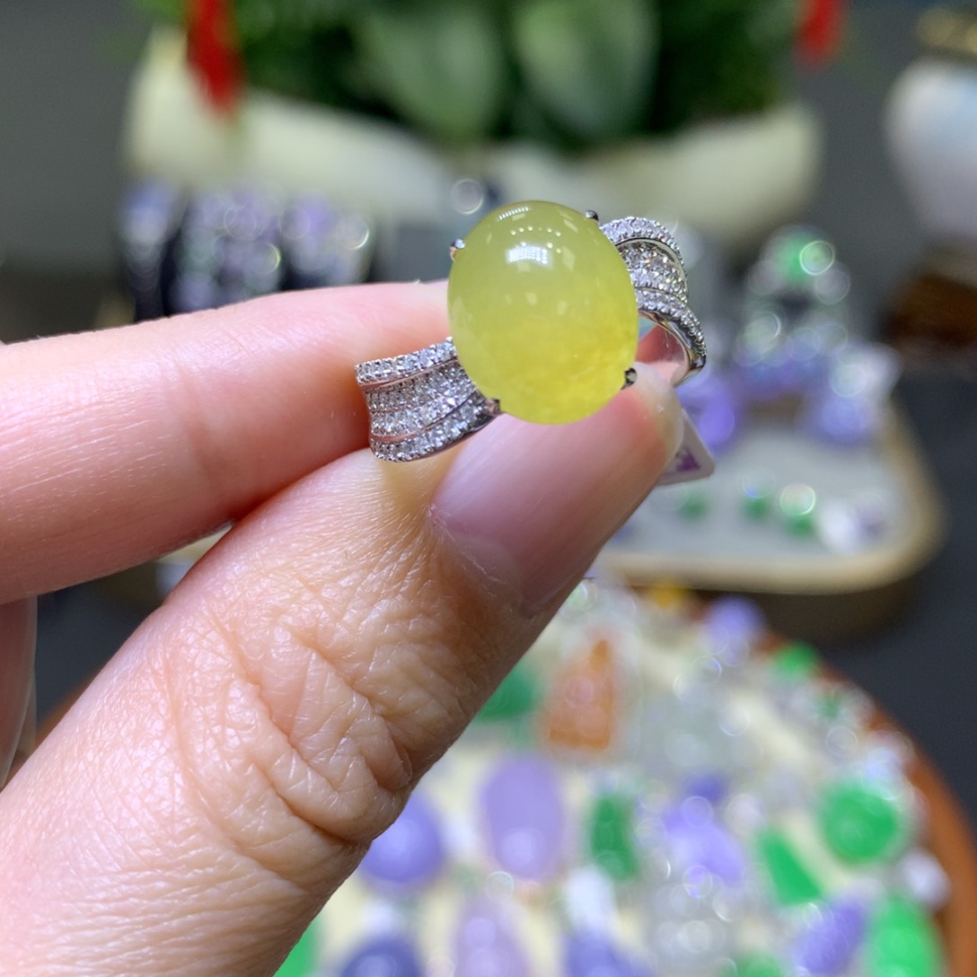 【闪购商品】翡翠颈饰18K金镶嵌翡翠吊坠项链