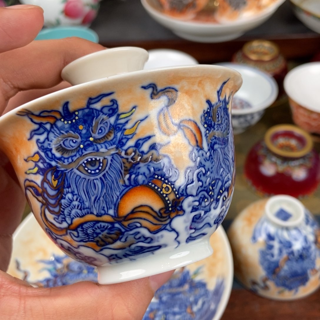 陶瓷艺术家的作品是一种非常高兴