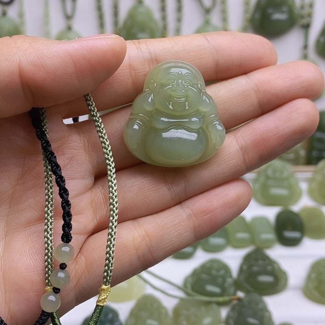 和田玉颈饰未镶嵌余****)