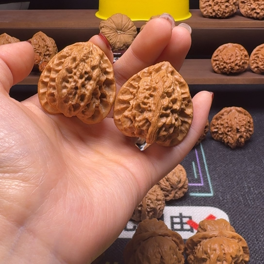 文玩核桃吊坠38梨木台