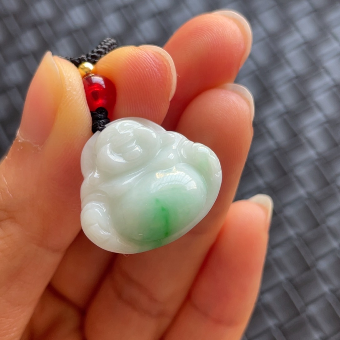 翡翠颈饰未镶嵌佛