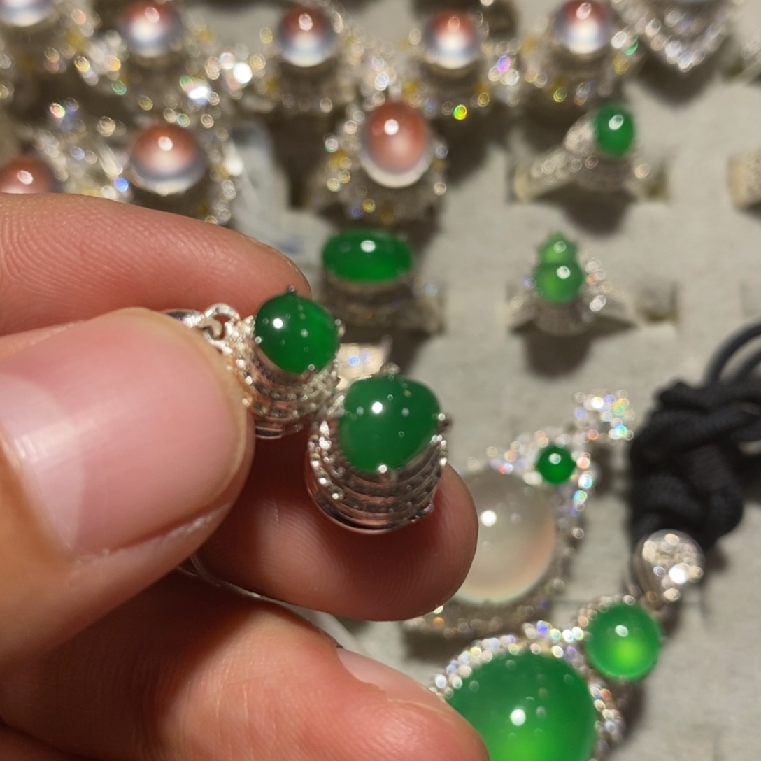 定制翡翠未镶嵌阳绿大6.5小6mm