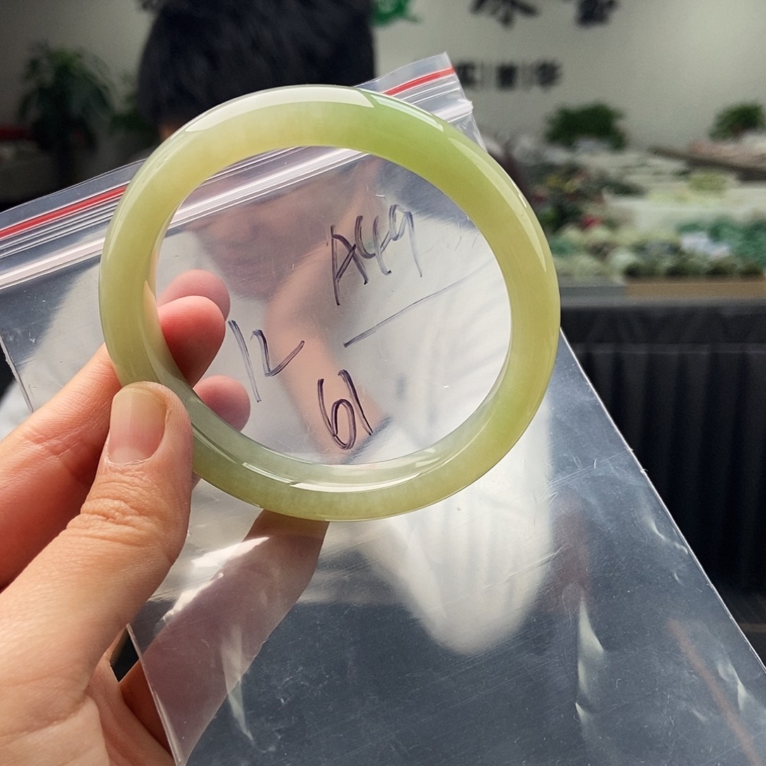 和田玉未镶嵌手镯拍一发一