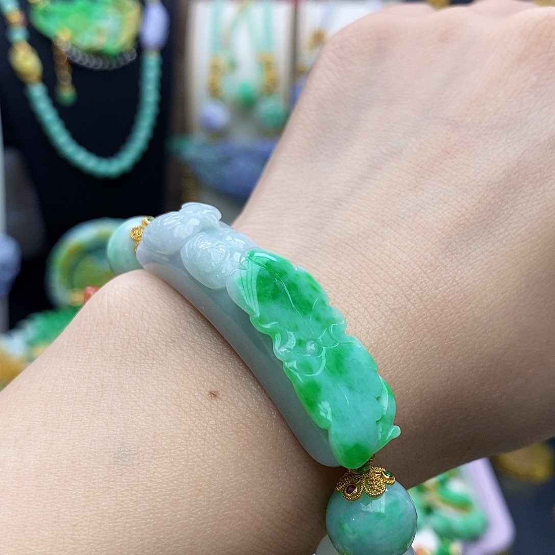 翡翠颈饰未镶嵌天然