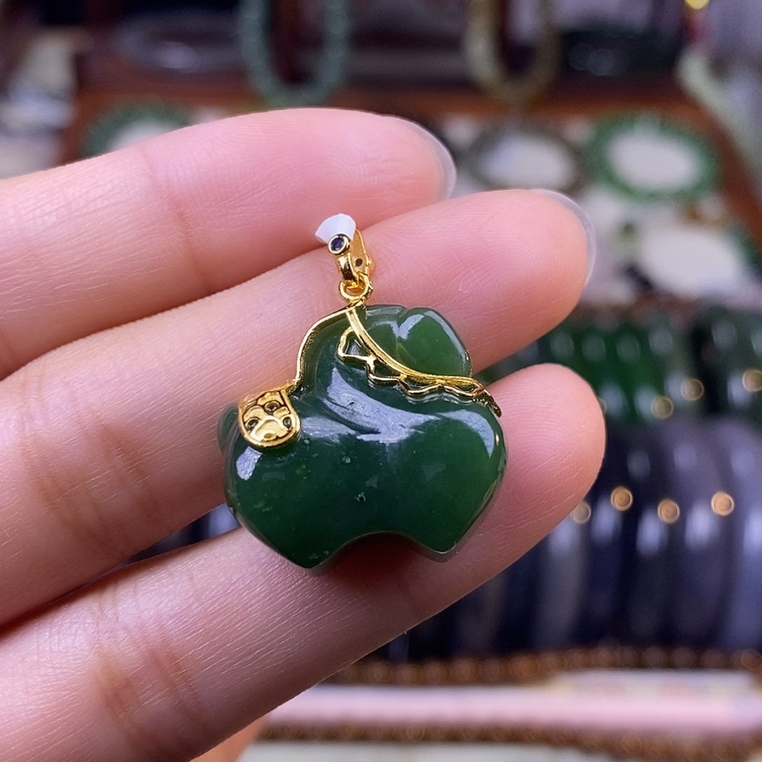 颈饰未镶嵌和田玉碧玉银马吊坠