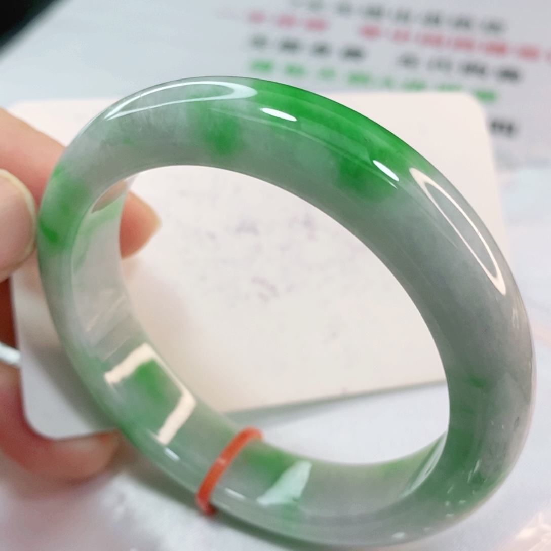 翡翠手镯未镶嵌53圈口