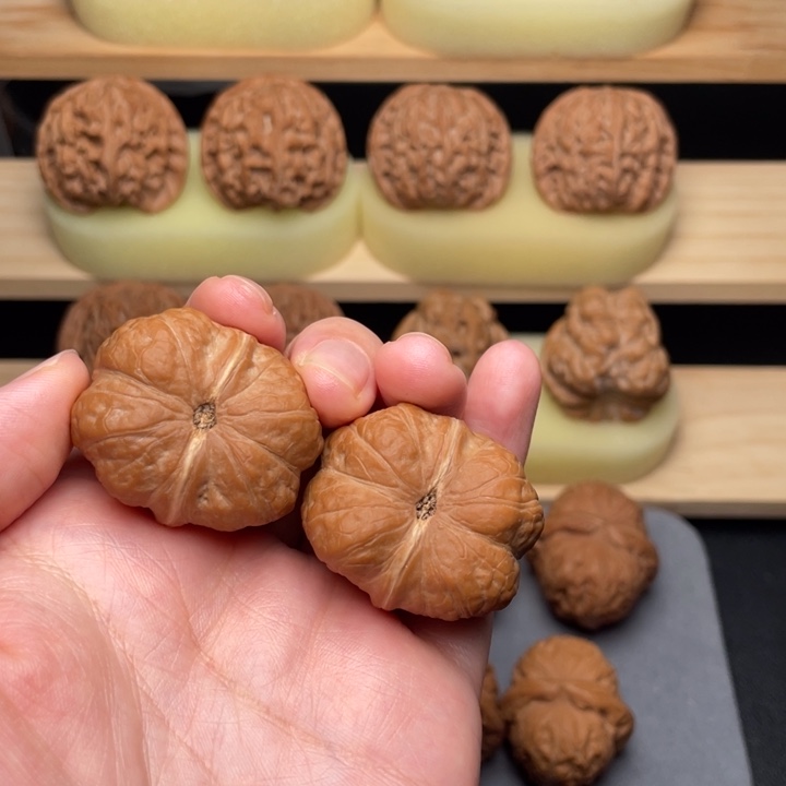 卡***卡吊坠文玩核桃玉蟾