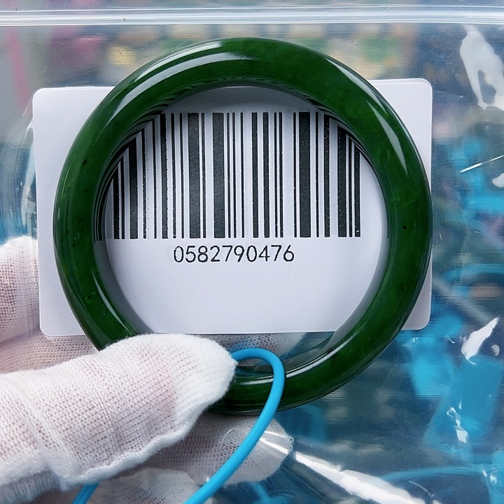 和田玉手镯未镶嵌微瑕55