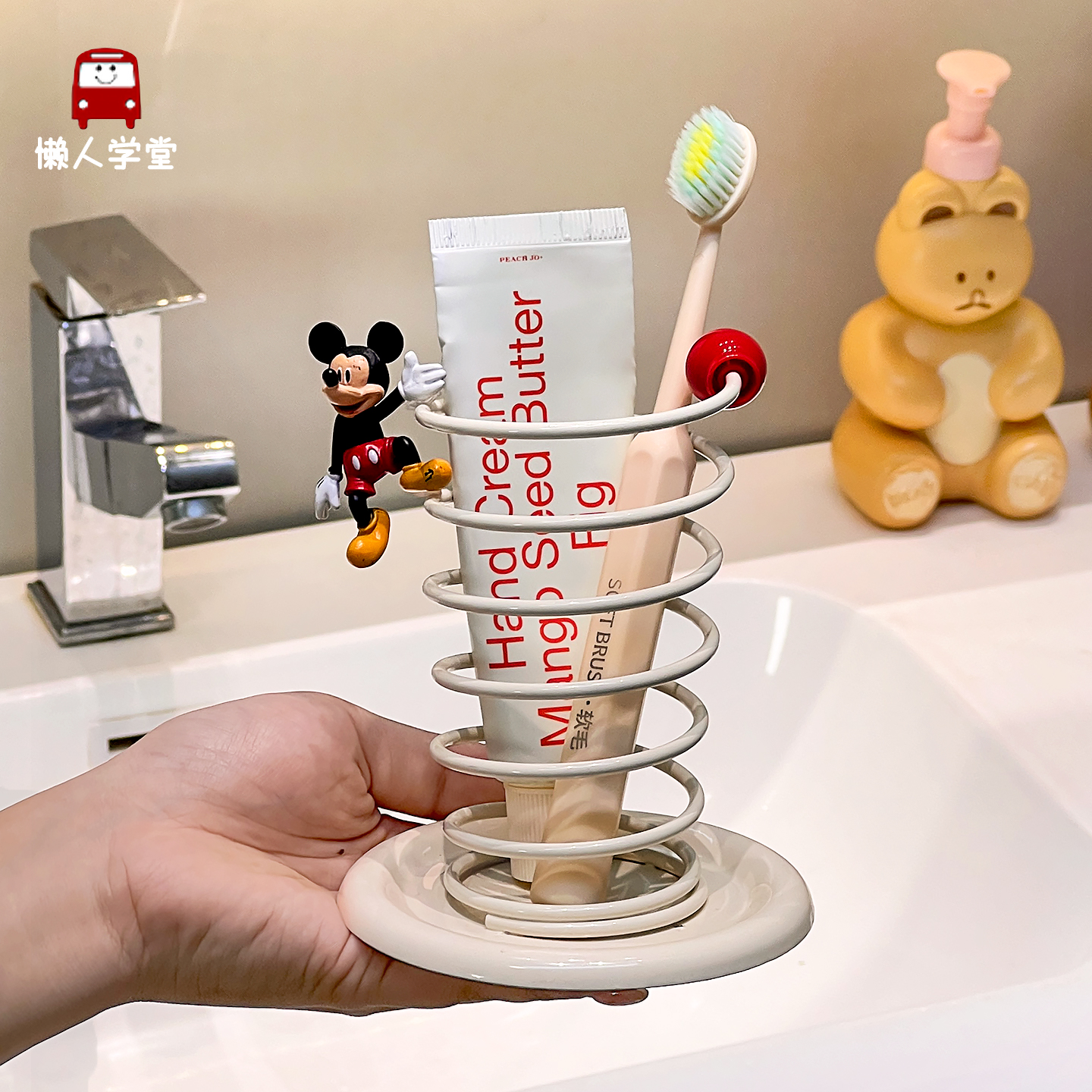 可爱牙刷架牙膏置物架浴室洗漱台创意弹簧梳子洗面奶电动牙刷座托