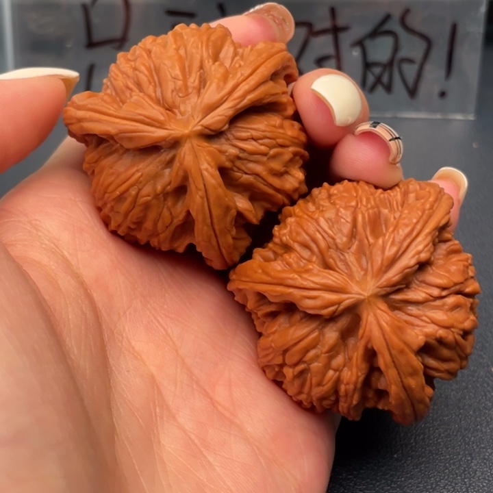 狼***王文玩核桃吊坠白狮子