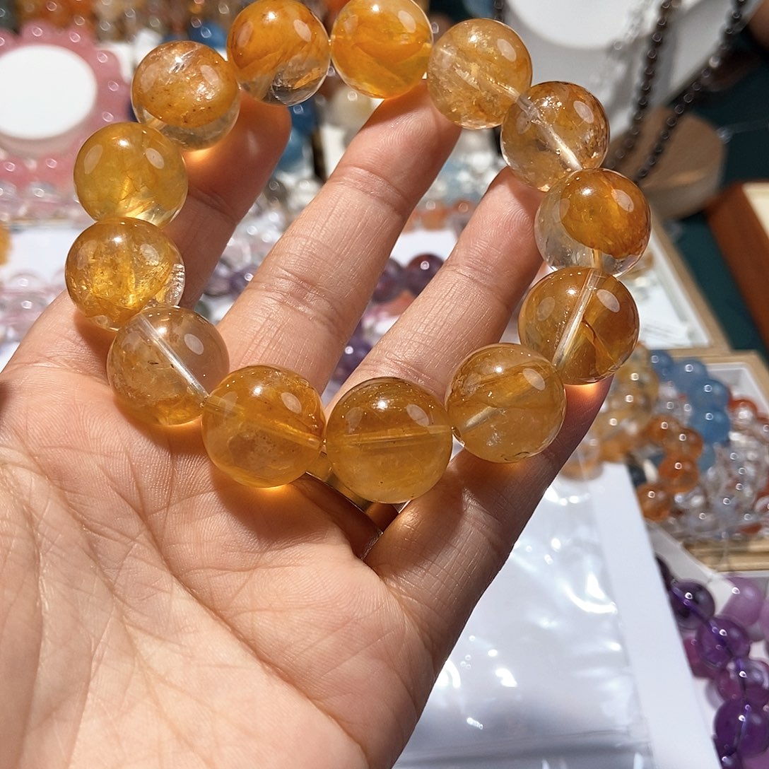 水晶手串未镶嵌S****?黄胶花17