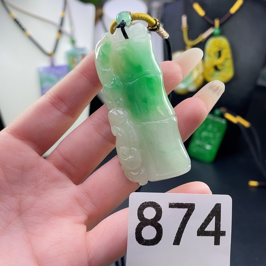 翡翠未镶嵌吊坠(赠链)