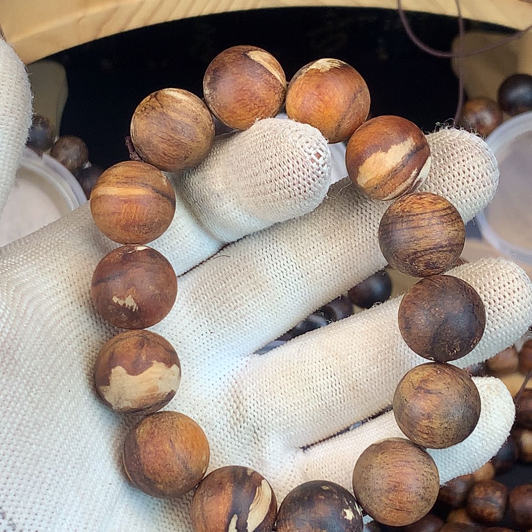 贡木手串/手链16夹白瑕疵手串粗抛