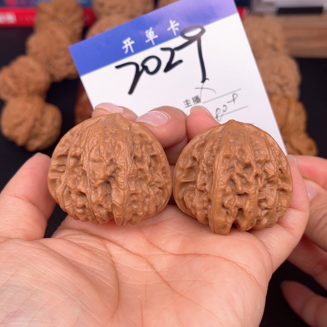 文玩核桃吊坠平谷凹底40尺。2029