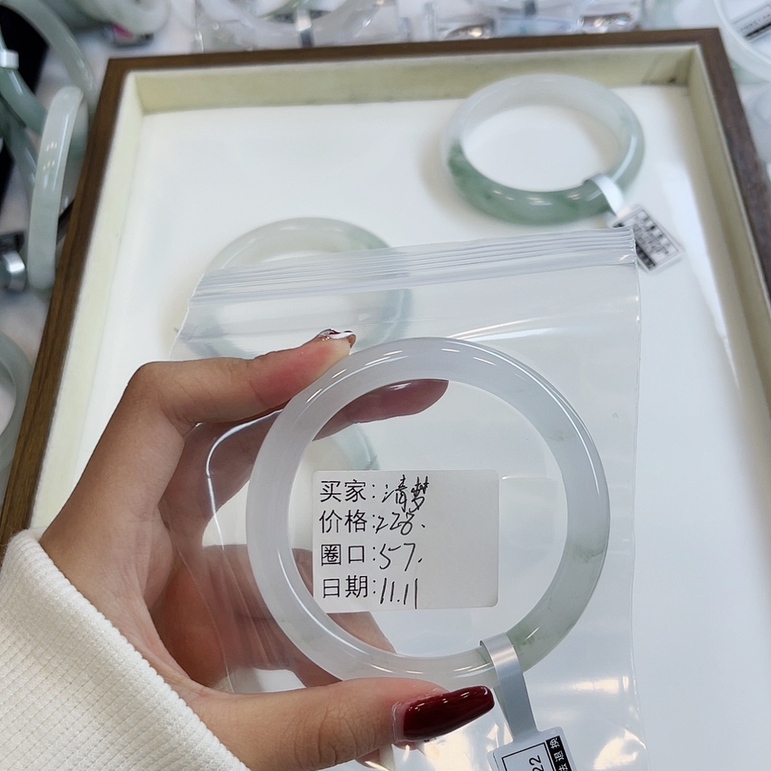 清***梦石英质玉未镶嵌手镯