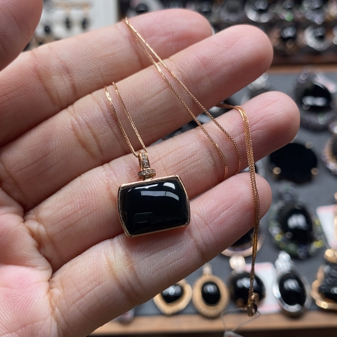 翡翠18K金镶嵌吊坠(赠链)