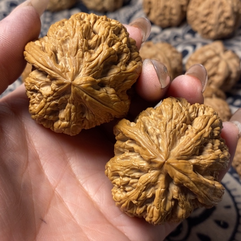 【闪购商品】文玩核桃吊坠恰****）粗筋 花