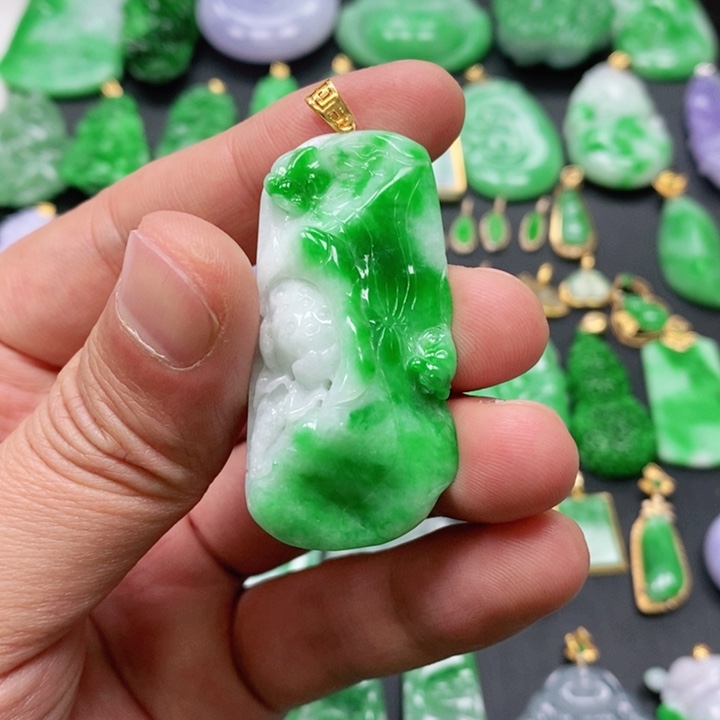 翡翠颈饰未镶嵌吊坠