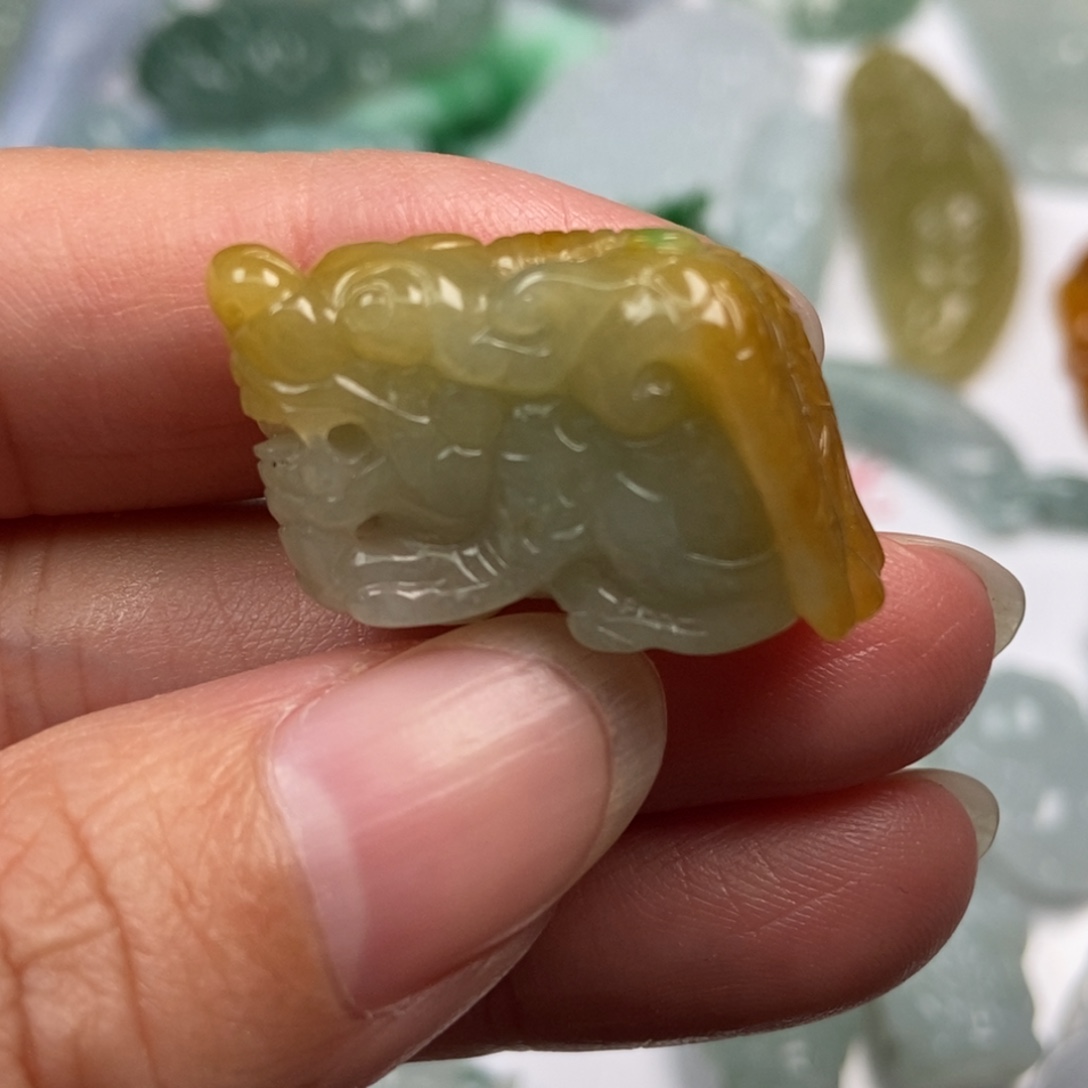 翡翠未镶嵌颈饰翡翠