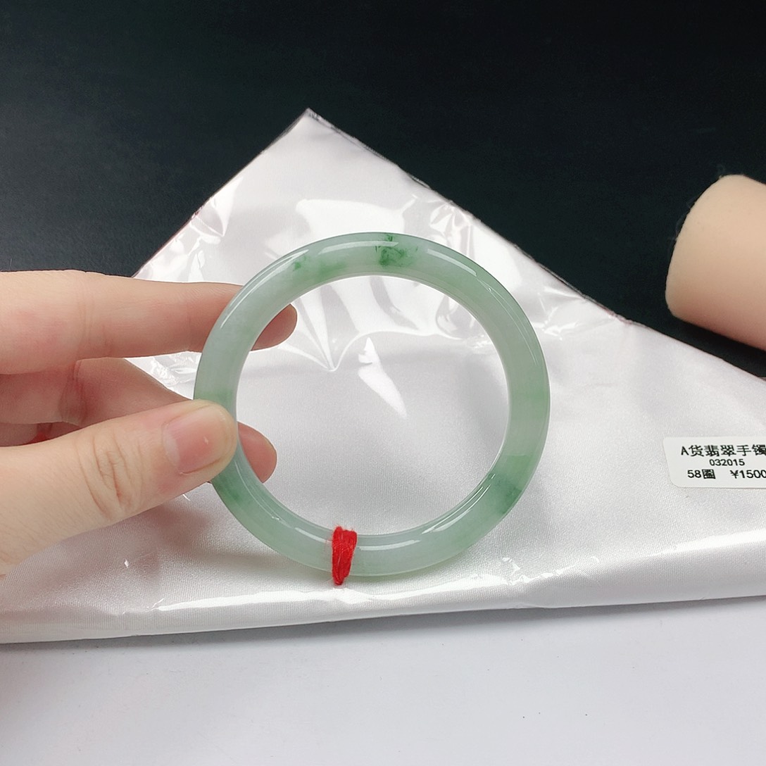 翡翠手镯未镶嵌翡翠015