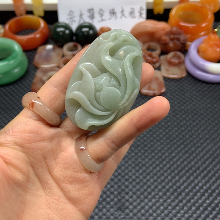 石英质玉未镶嵌颈饰