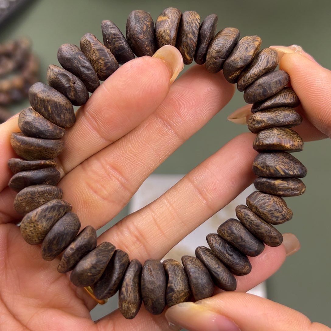 沉香手串透顶绿沉水包壳卡1.4/27g+