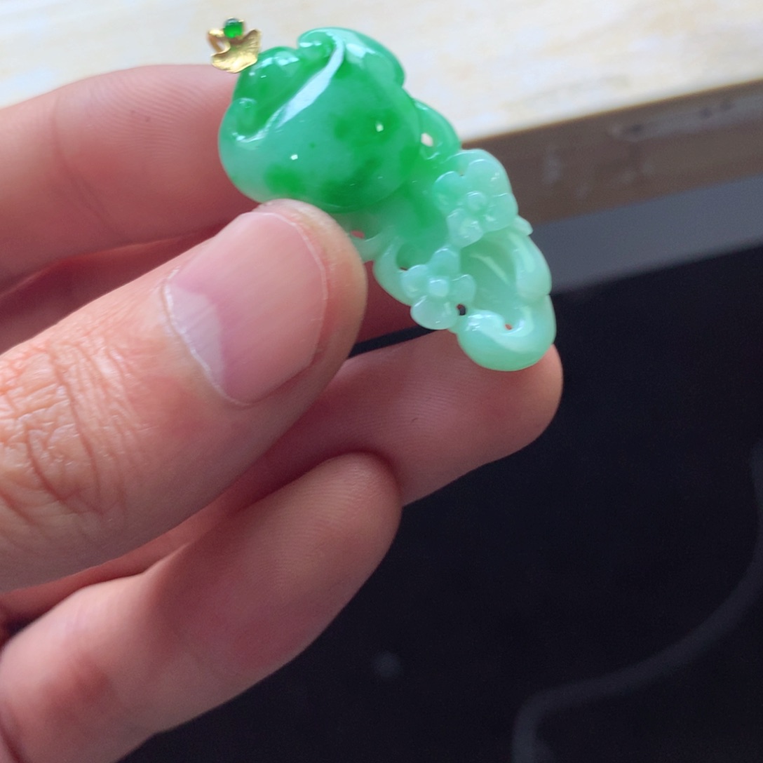 翡翠颈饰18K金镶嵌吊坠