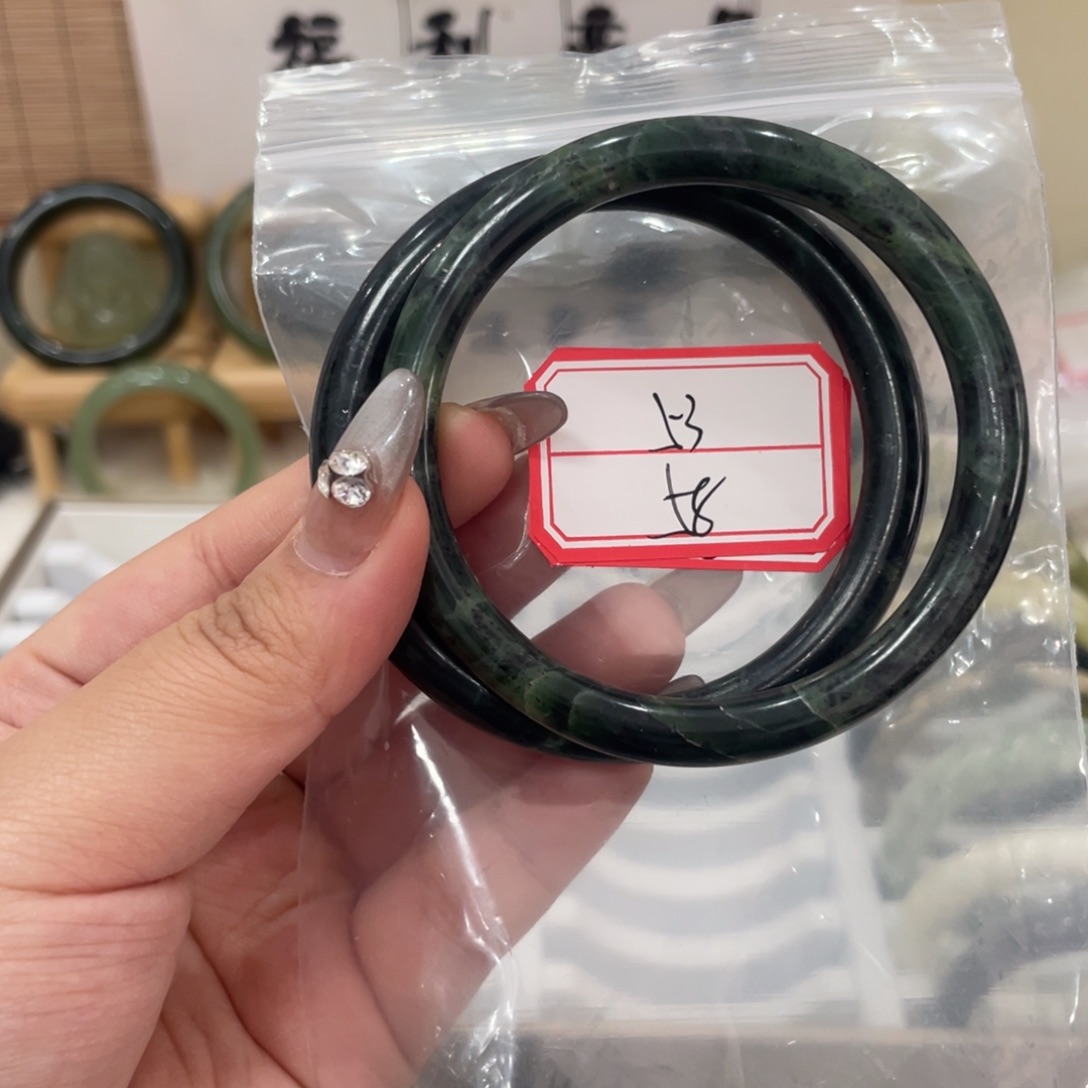 蛇纹石玉手镯未镶嵌