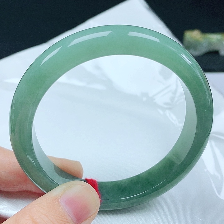 翡翠手镯未镶嵌天然翡翠手镯