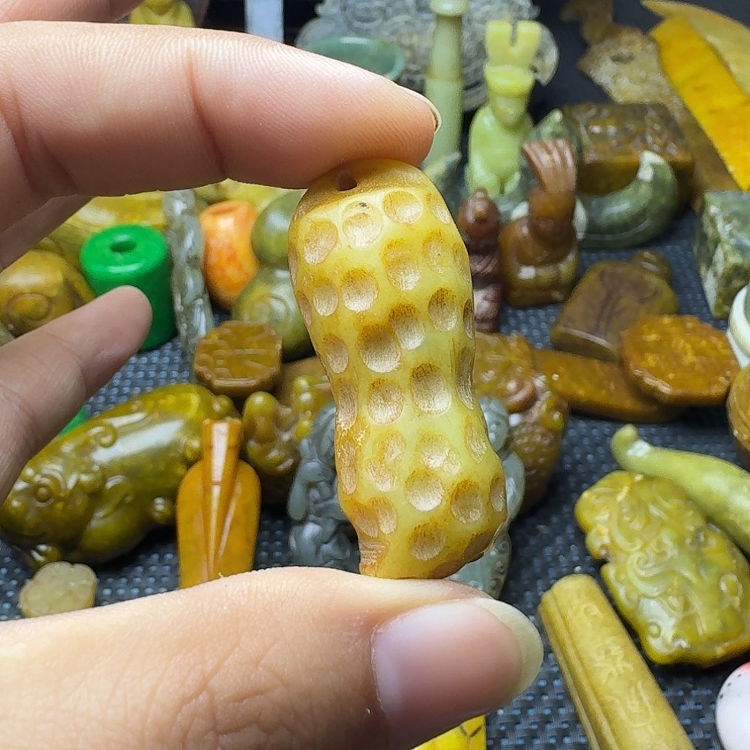 白玉菩提吊坠。。。