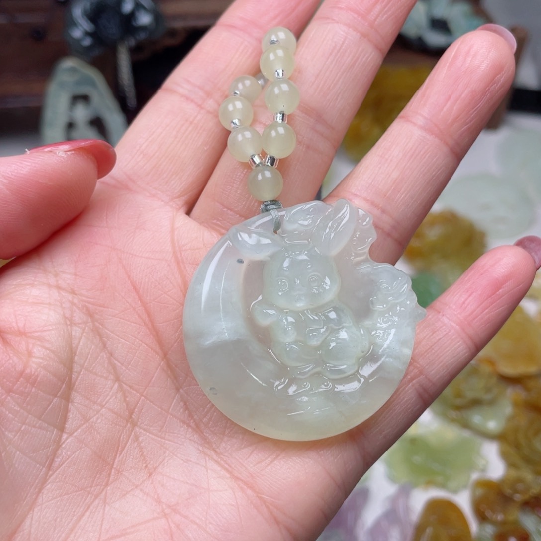蛇纹石玉颈饰未镶嵌
