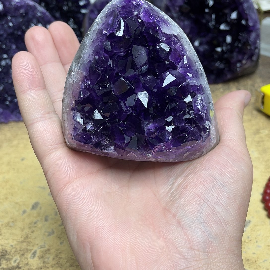 紫晶未镶嵌大型摆件（非配饰）