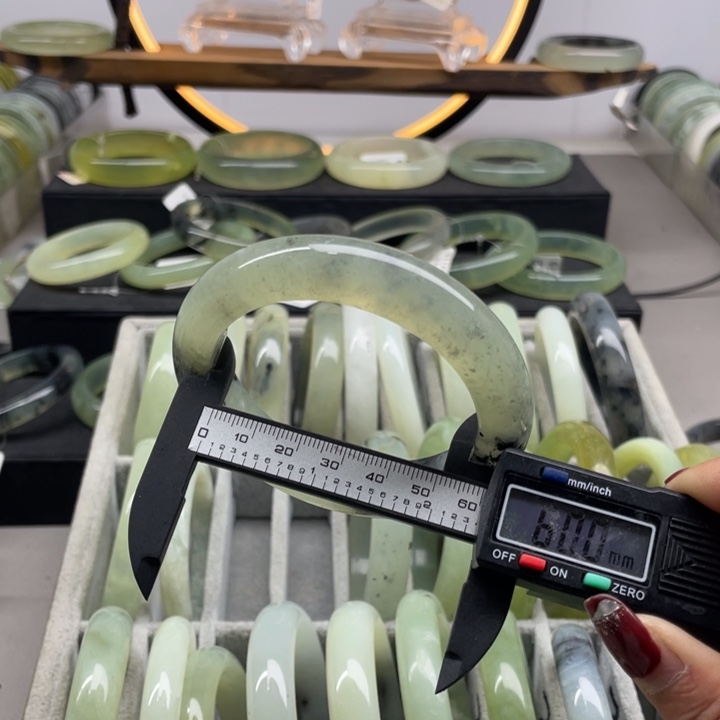 蛇纹石玉手镯未镶嵌257