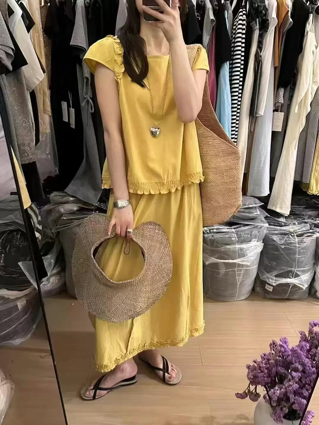 灰灰呀！大新款！韩系木耳边设计感短袖上衣+松紧腰半身裙两件套装