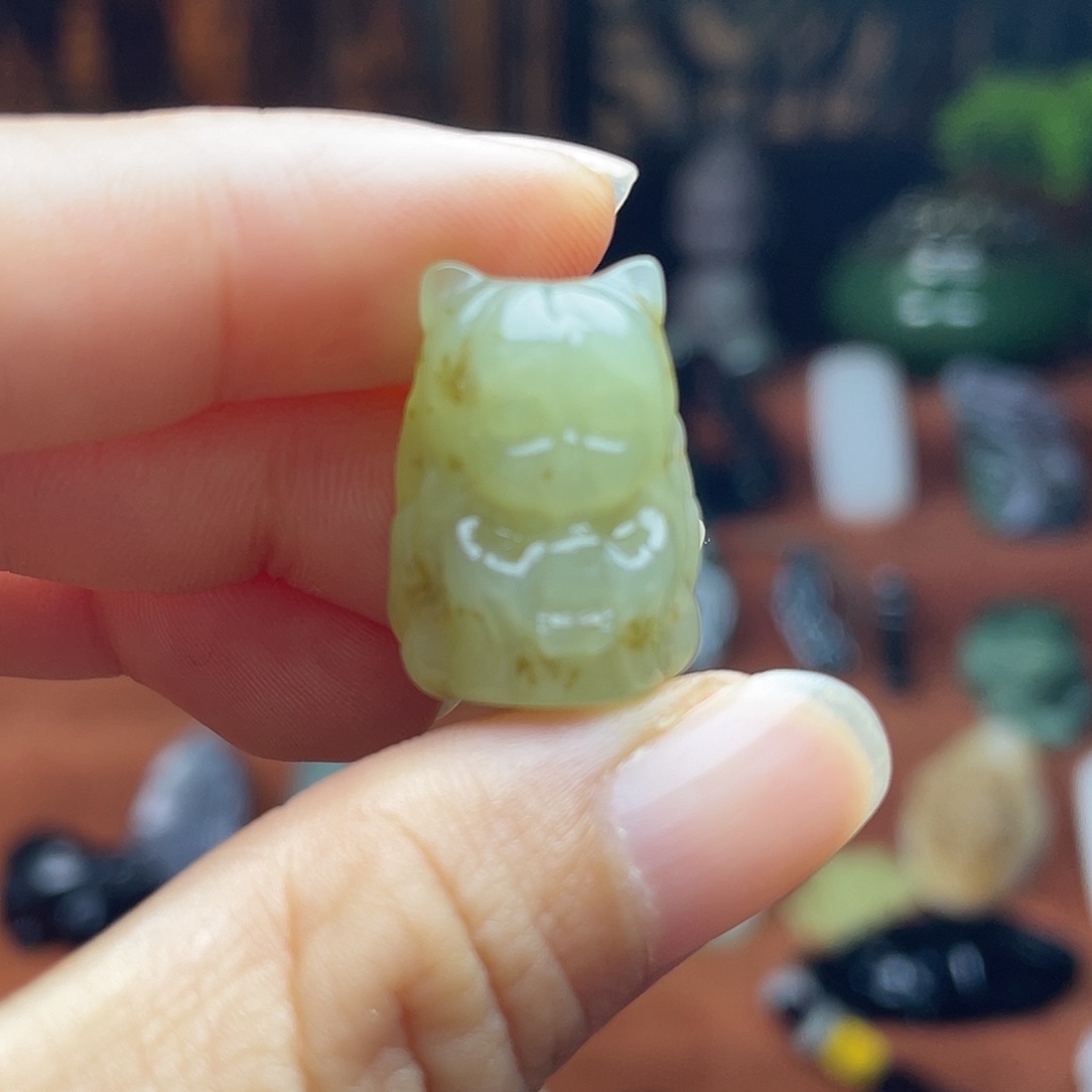 和田玉未镶嵌颈饰黄口糖九尾狐