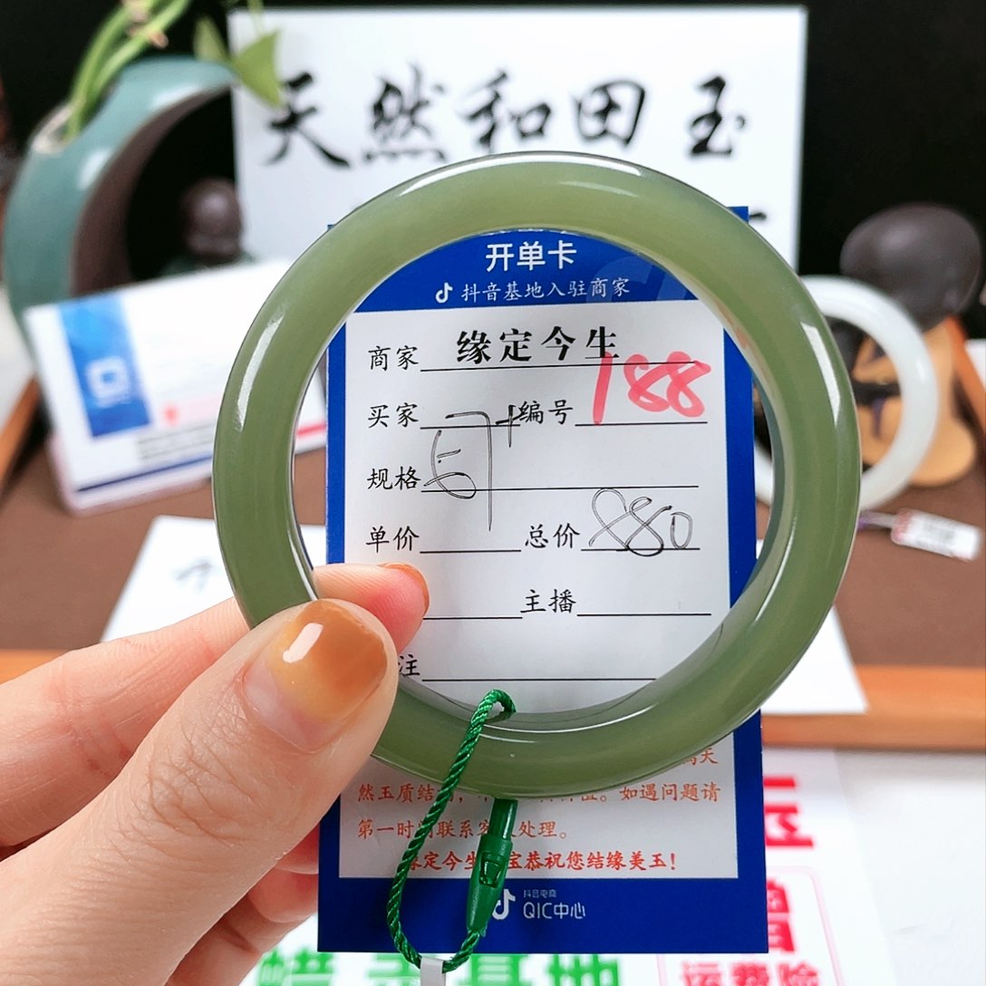和田玉未镶嵌手镯