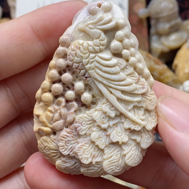 硅化珊瑚（珊瑚玉）颈饰未镶嵌