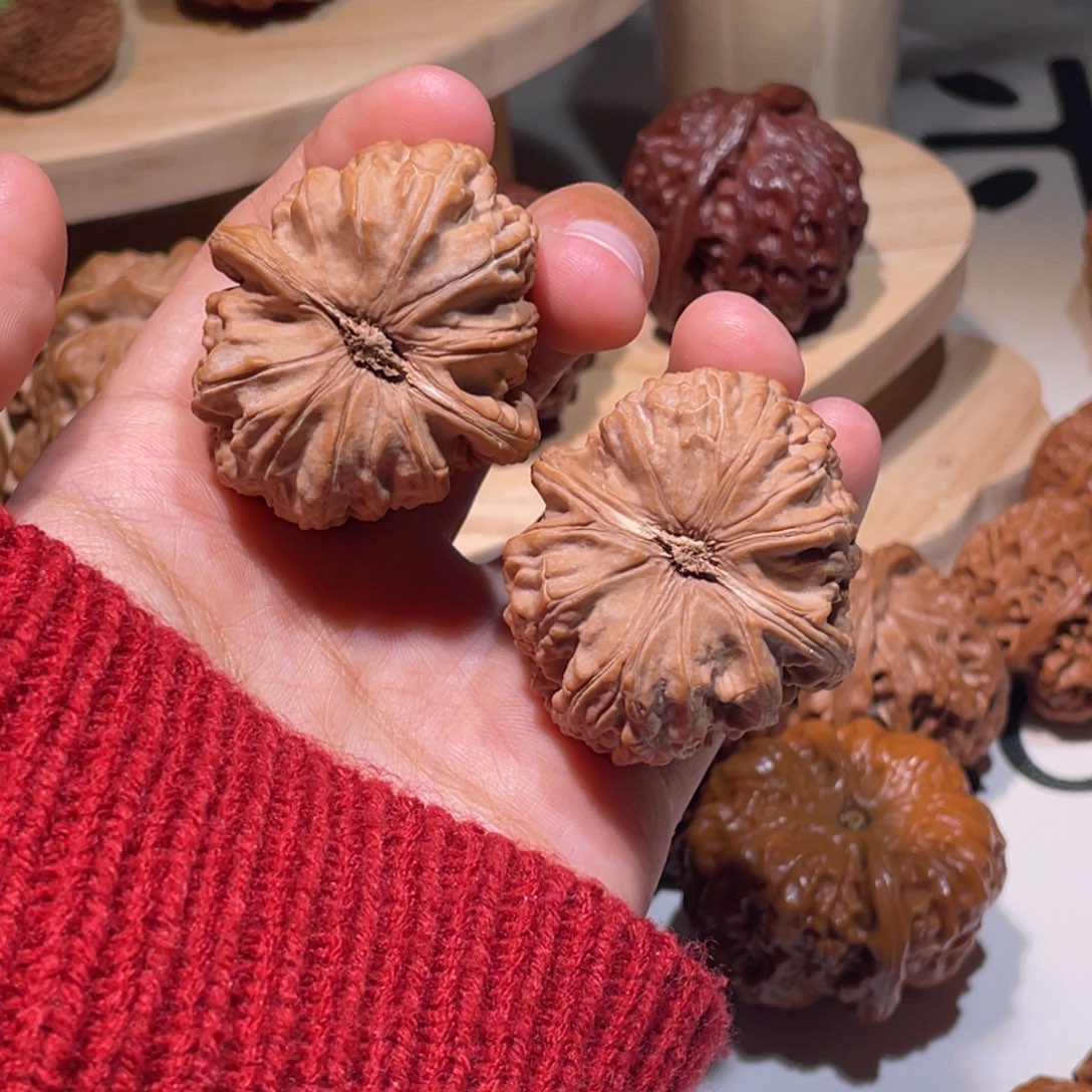 赵***雷吊坠文玩核桃37 三角白 1225