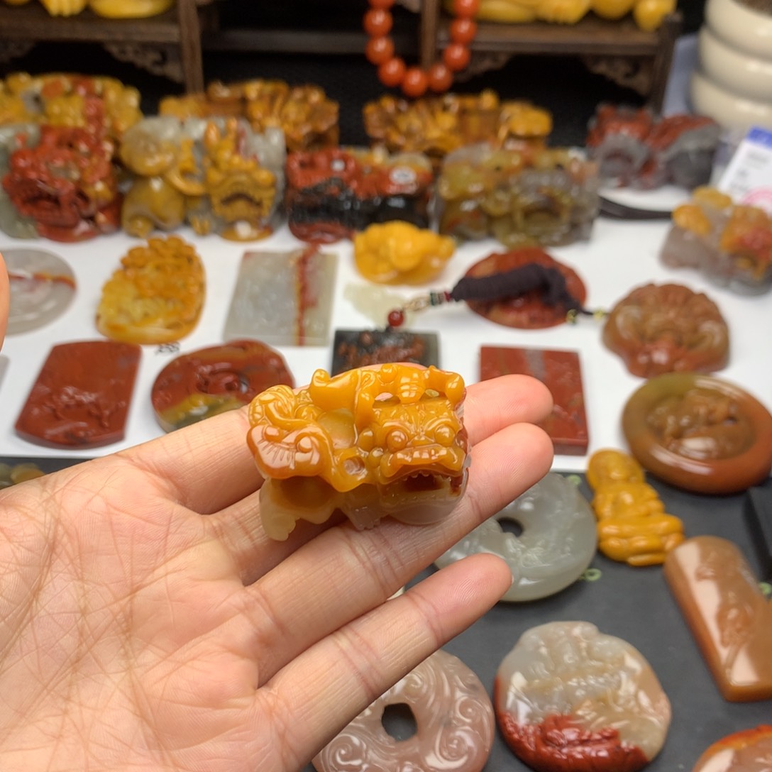 石英质玉（黄龙玉）挂件未镶嵌