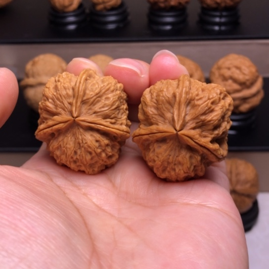 文玩核桃把件密石三楞32